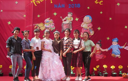 Bé vui hội trăng rằm năm 2019