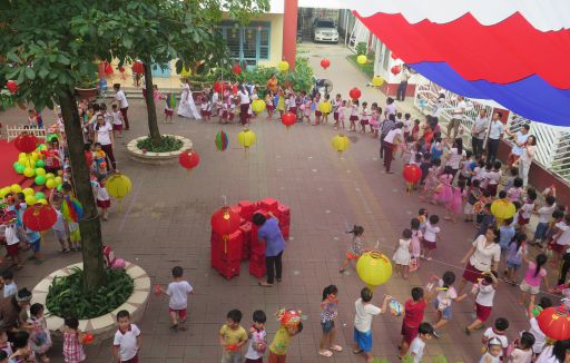 Bé vui hội trăng rằm năm 2019