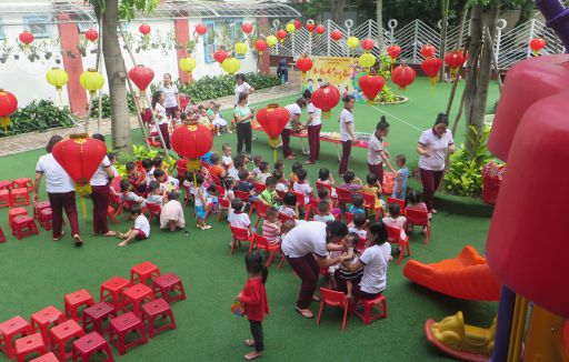 Bé vui hội trăng rằm năm 2019