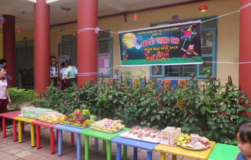 Bé vui hội trăng rằm năm 2019