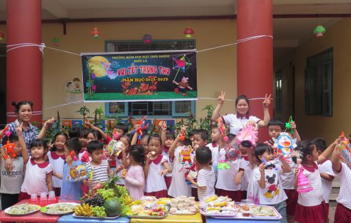 Bé vui hội trăng rằm năm 2019