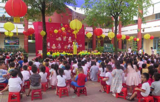 Bé vui hội trăng rằm năm 2019