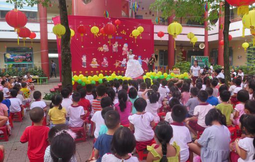 Bé vui hội trăng rằm năm 2019