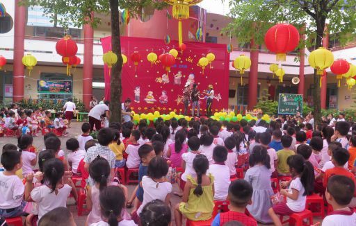 Bé vui hội trăng rằm năm 2019