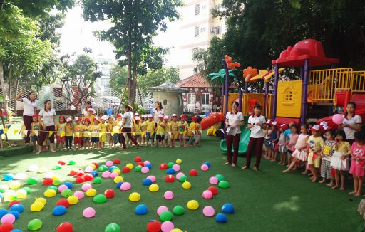 Bé vui chơi ngày hè năm học 2018 - 2019